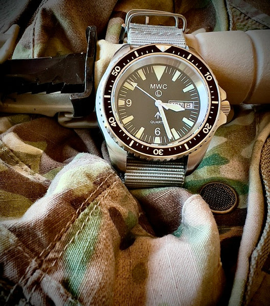 MWC 1999-2001 Pattern Quartz Day/Date Military Divers Watch with Stainless Steel Case and Sapphire Crystal